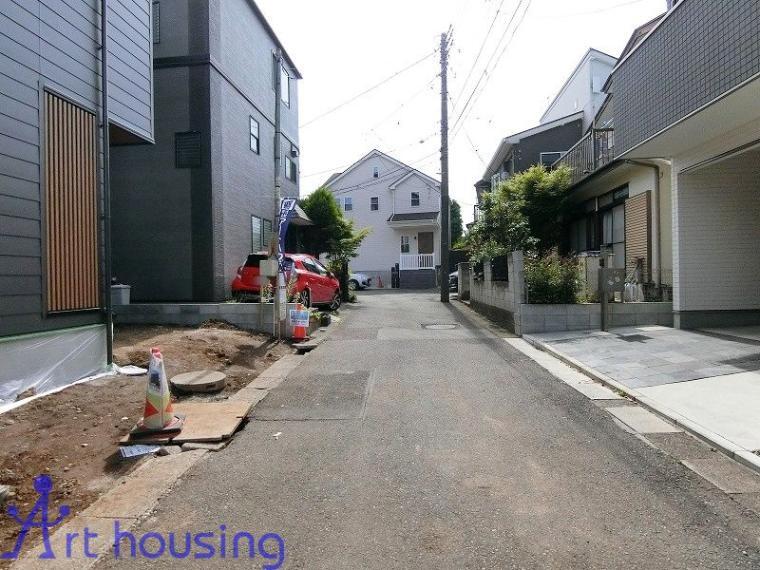 現況外観写真 前面道路・車通りの少ない閑静な住宅街です