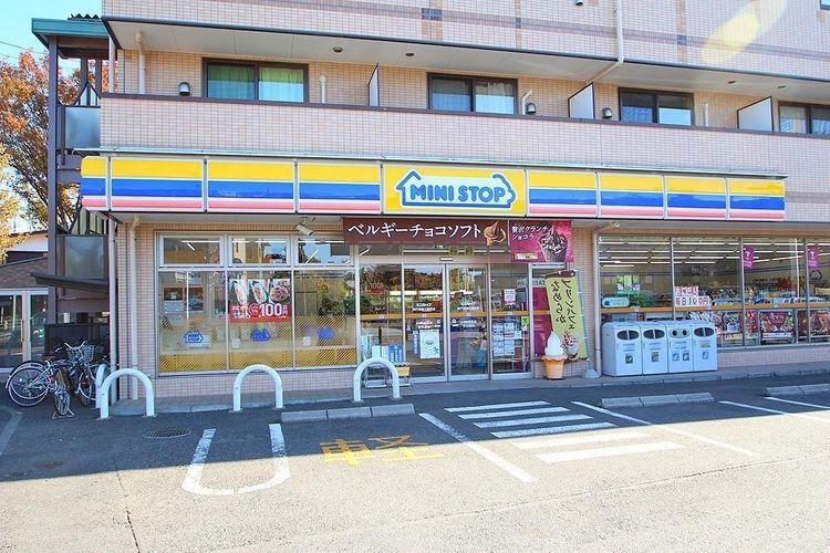 コンビニ ミニストップ神代植物公園前店 徒歩7分。