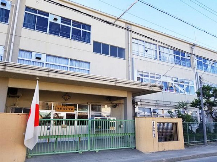 小学校 伊勢田小学校まで徒歩約4分(約300m)