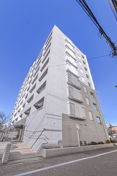 外観写真 マンション西側からの外観写真でございます。