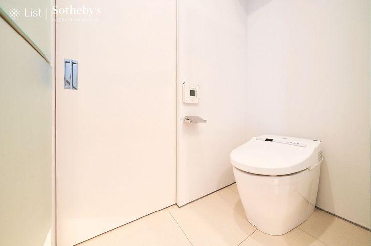 トイレ Rest Room