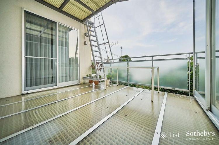 バルコニー Balcony 南向きの明るいバルコニーです。