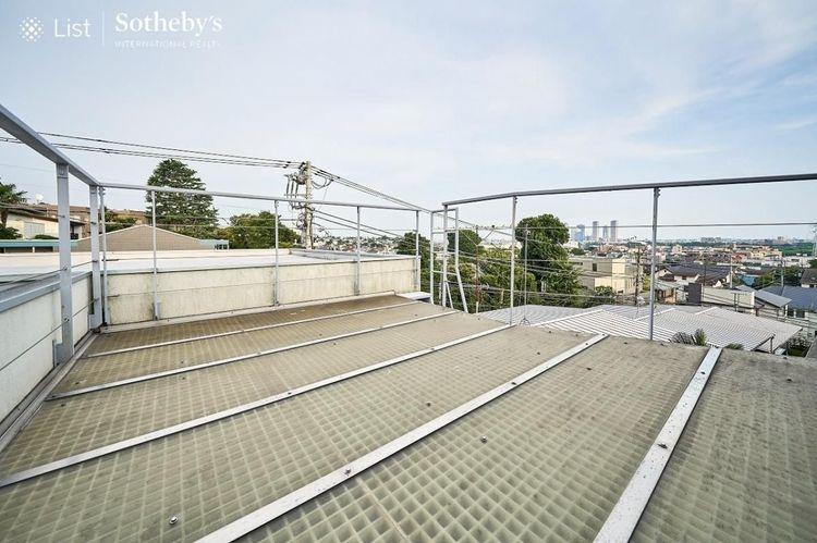 バルコニー Balcony 屋上からは多摩川の花火も楽しめます。