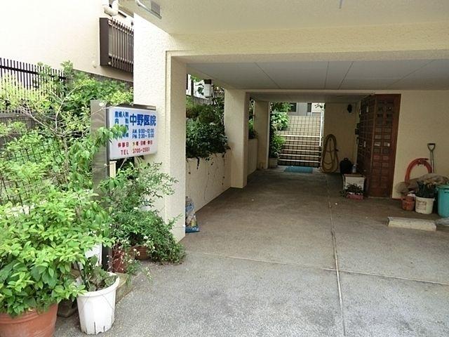 病院 中野医院 徒歩11分。