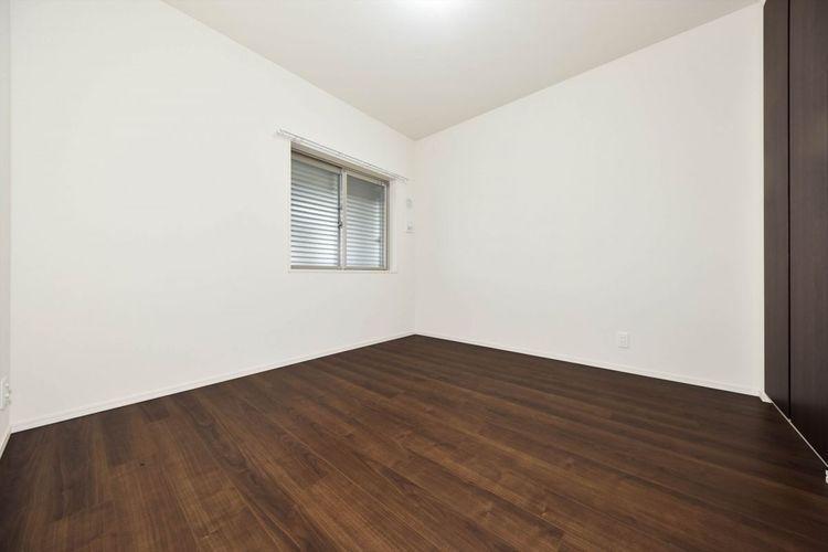 寝室 Bed Room
