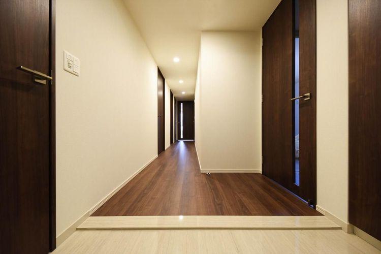 玄関 Front Door