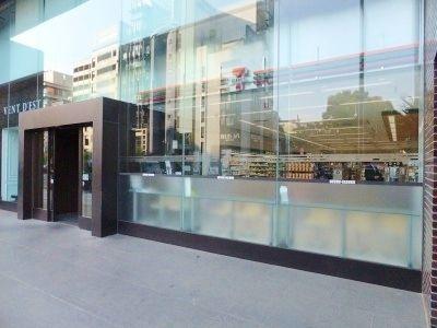 コンビニ セブン‐イレブン/港区南青山2丁目店 徒歩2分。