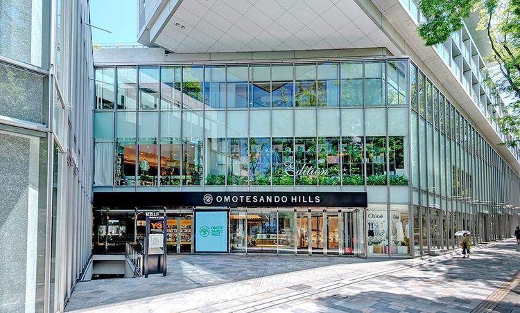ショッピングセンター 表参道ヒルズ 徒歩20分。