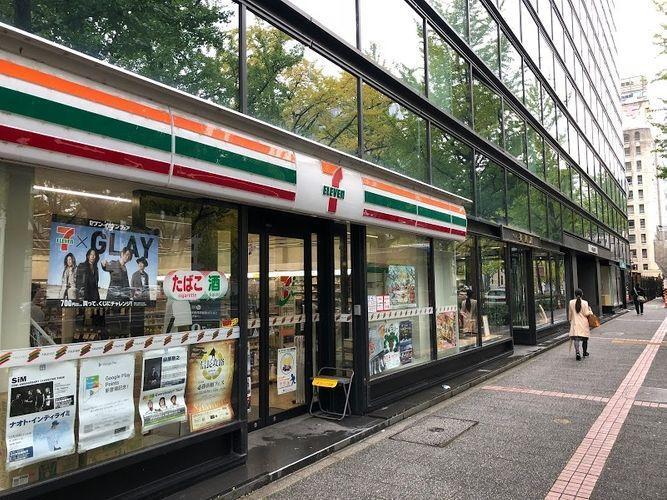 コンビニ セブンイレブン名古屋桜通錦1丁目店 徒歩3分。
