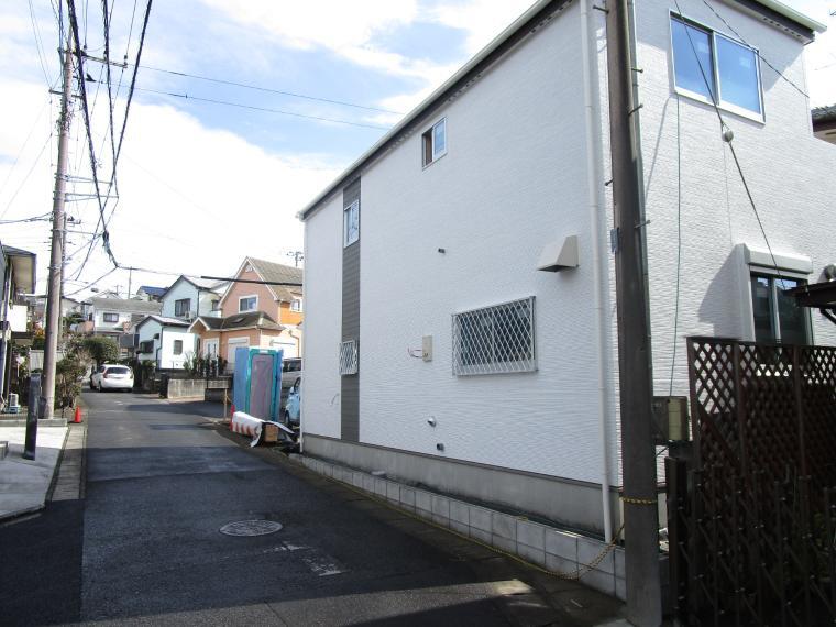現況外観写真 前面道路を含む販売現地