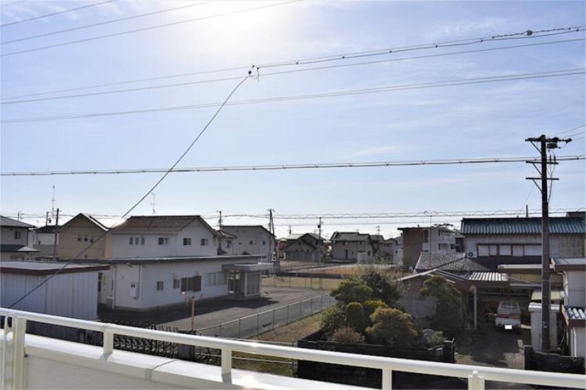 現況写真 つい深呼吸をしたくなる気持ちの良い眺望はこのお部屋の自慢です