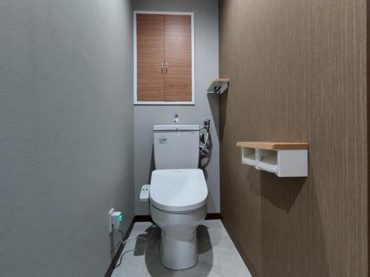 トイレ 【リフォーム後トイレ】新品のトイレを設置致しました。便座は温度調整ができるので、寒い冬でも安心して利用できます。