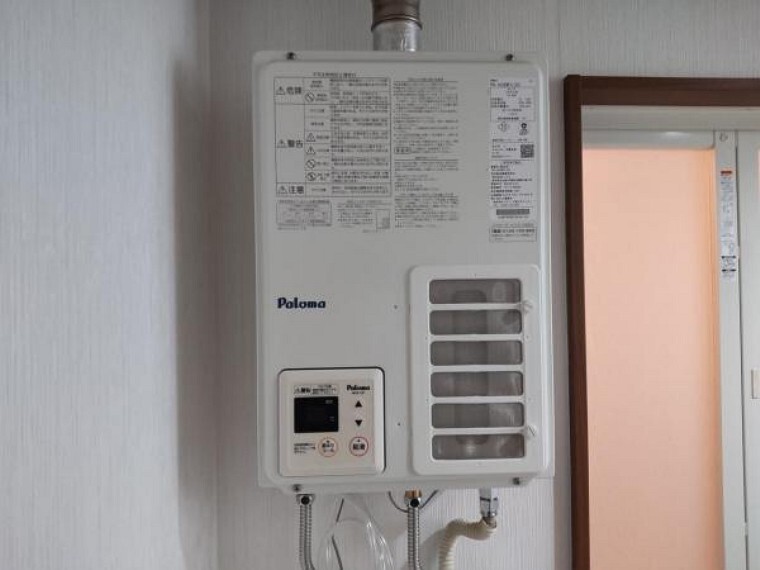 発電・温水設備 【給湯器】新品に交換致しました。ボイラーは耐用年数があるため、消耗品です。新品に交換されているとお得ですね。