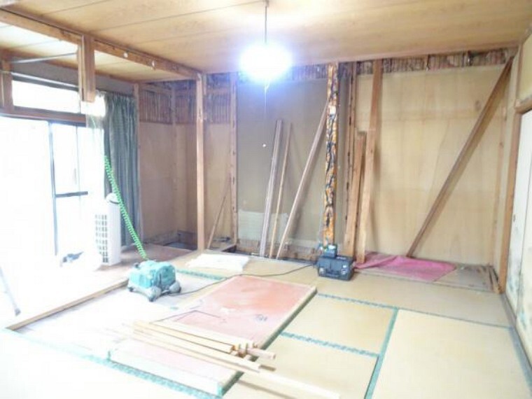 【現在リフォーム中】南側にある8畳と6畳の和室はリビングに変更予定です。劇的ビフォーアフターにご期待ください。