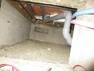構造・工法・仕様 【床下】中古住宅の3大リスクである、雨漏り、主要構造部分の欠陥や腐食、給排水管の漏水や故障を2年間保証します。その前提で床下まで確認の上でリフォームしています。