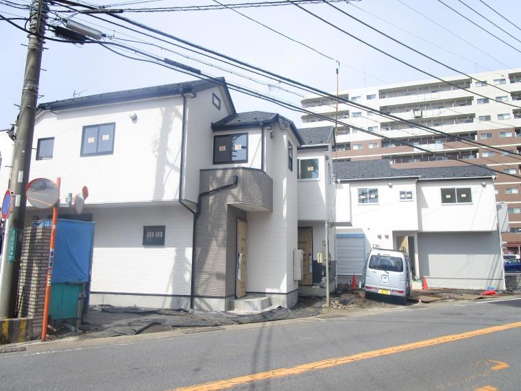 現況外観写真 スーパー等も近く、生活のしやすい立地です