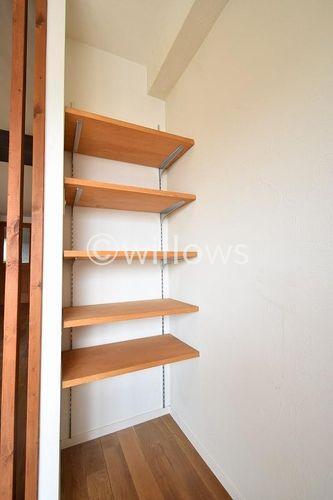 収納 寝室の棚収納