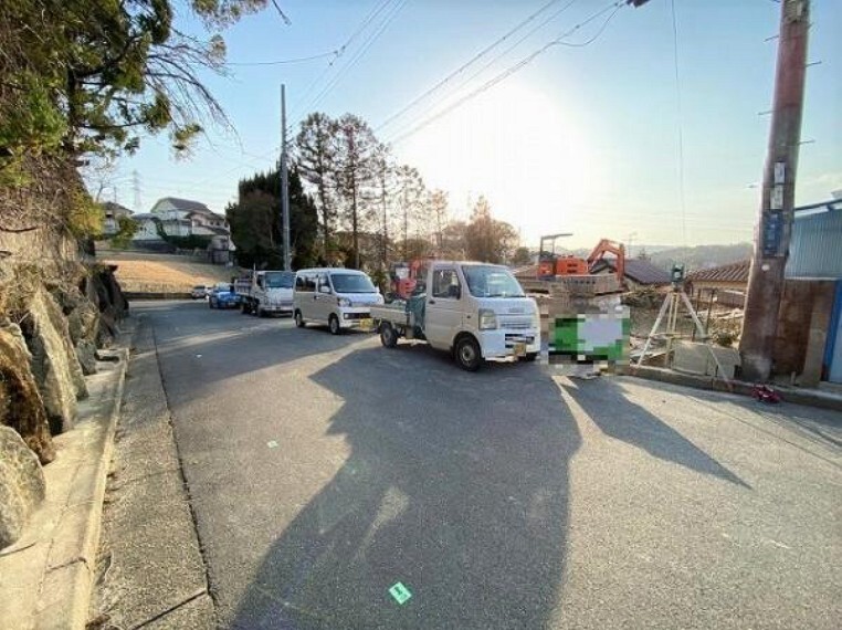 周辺の街並み 前道はゆったり6.4mあります