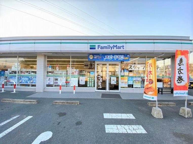 コンビニ ファミリーマート 奈良藤ノ木台店