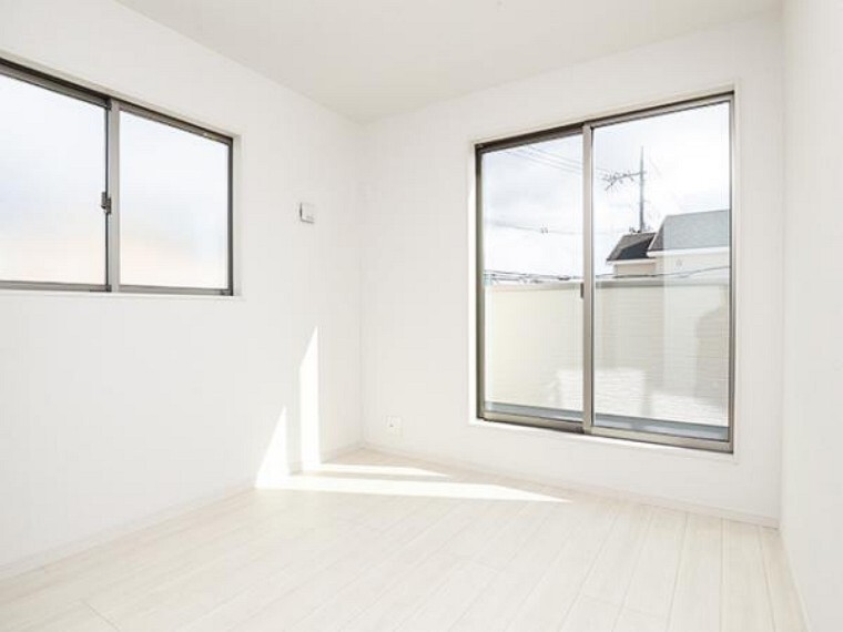 同仕様写真(内観) \同仕様写真/こちらのお部屋はバルニコーに面しており、日当たり、通風ともに良好です!お布団などもサッと干せて便利ですね