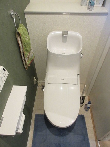 トイレ トイレはシックなクロスで落着いた空間に…