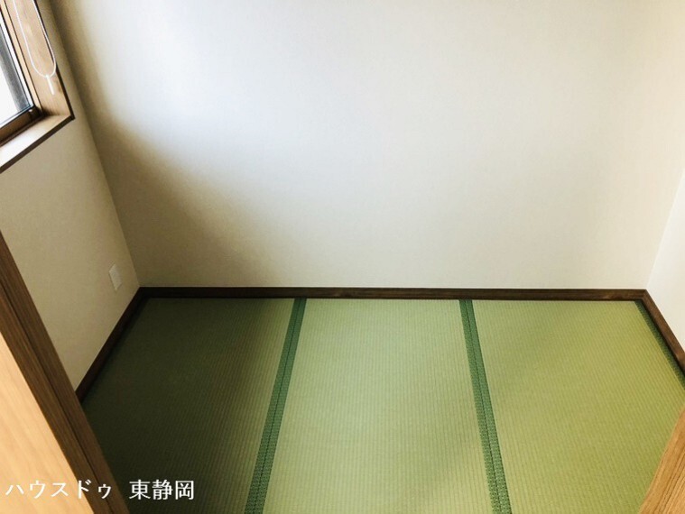 和室 一階3帖畳コーナー。リビングから出入りできます。お子様の遊び場や、お昼寝スペース等に利用できます。