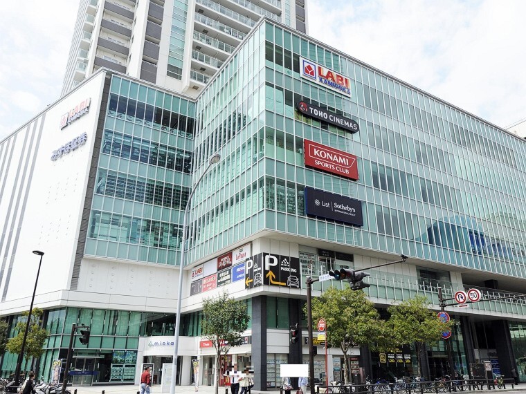ショッピングセンター ミオカ(上大岡駅直結。TOHOシネマズ上大岡が入る複合商業施設。ヤマダ電機や書店、100円ショップのSeria、衣料品のお店や飲食店なども多く入っています。 )