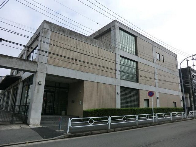 病院 上大岡診療所(上大岡駅から徒歩5分。内科の他、循環器科、消化器科、精神科を診療している病院です。)