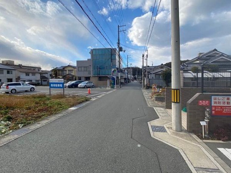 現況写真 明るく見通しが良い前道ですね