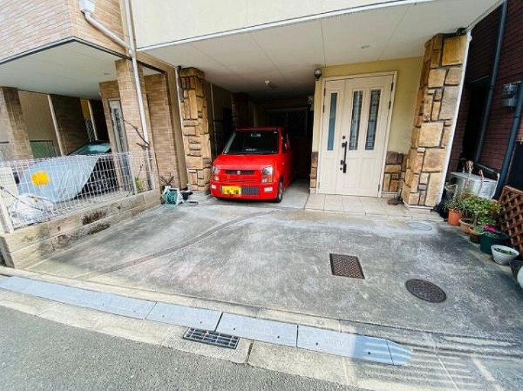 駐車場 軽自動車2台駐車可能!