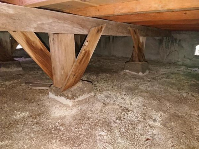 構造・工法・仕様 中古住宅の3大リスクである、雨漏り、主要構造部分の欠陥や腐食、給排水管の漏水や故障を2年間保証します。その前提で床下まで確認の上でリフォームし、シロアリの被害調査と防除工事もおこないます。