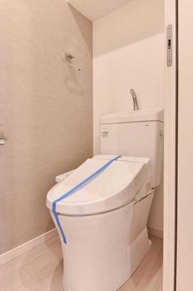 白を基調とした部屋は広々と感じることができます。