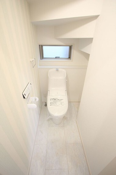 トイレ 2か所のトイレは朝の混雑緩和に活躍します。 1・2階共に温水洗浄便座を完備しております。