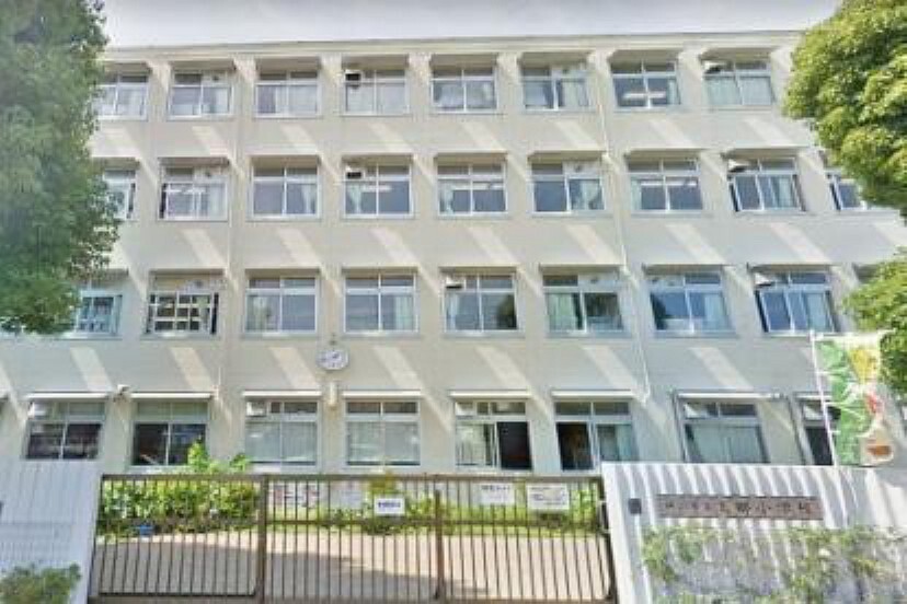 小学校 横浜市立上郷小学校 学校教育目標:礼儀やきまりを重んじ、相手を思いやる心をもって行動できる子を育てます。