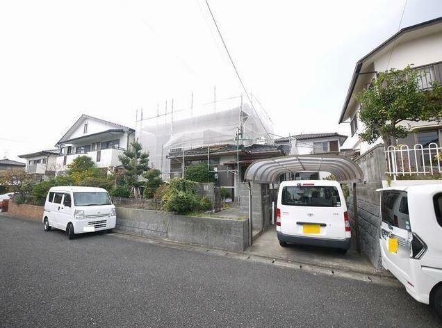 外観写真 ただいまリフォーム中です。 駐車場は増設して4台可。