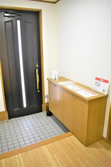 玄関 住まいの第一印象を決める玄関スペースは優しい印象。明るく開放的なひろ~い玄関 収納も豊富で、お家の「顔」をいつもキレイにしておけます