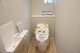 トイレ 同仕様写真。温水洗浄機付トイレです。節水機能もあるので、安心して使えますね。もちろん、1階2階の2ヶ所にトイレがあるので、忙しい朝にもゆとりができますね。