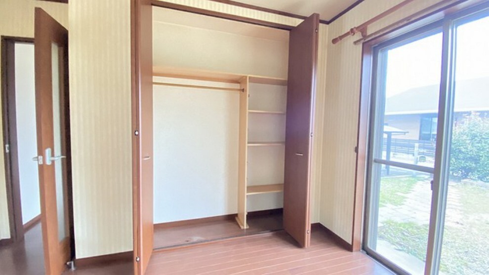 収納 リビングは大型のクローゼットも付いています。
