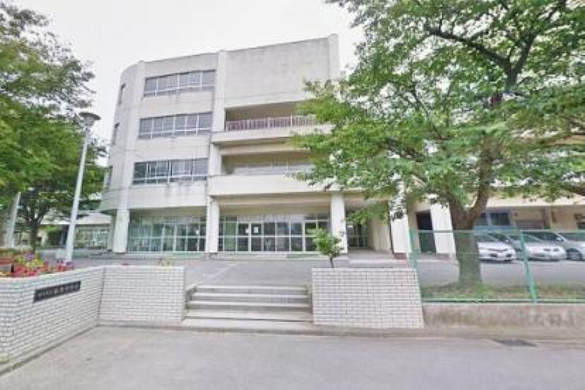 中学校 横浜市立飯島中学校 学校教育目標:「あいさつ」から始まる、「思いやり」「団結」「けじめ」の心を持つ生徒の育成