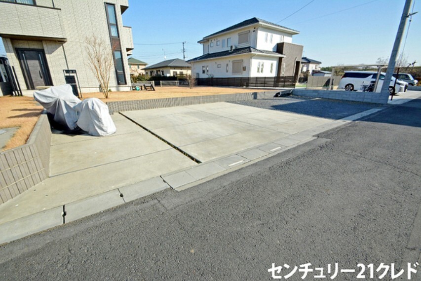 駐車場 駐車場並列5台以上可能です! 来客時や、ご家族でお車複数台お持ちの方も安心ですね!