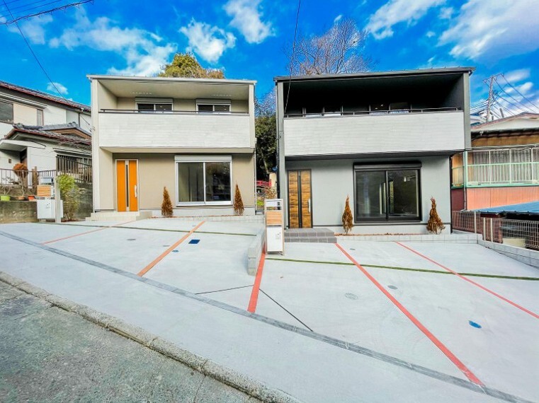 現況外観写真 堂々たる趣ながら、主張し過ぎずどこか余裕を感じさせるシャープなフォルムで佇む邸宅。