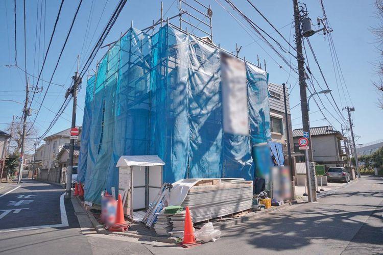 現況写真 杉並区成田西2丁目の新築。開口部を豊富に確保しており、光と気持ちの良い風が室内を通るお家になります。
