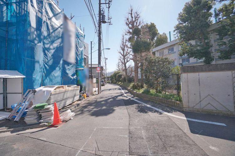 現況写真 主に近隣にお住まいの方が利用する道路なので、防犯面でも安心感があります。