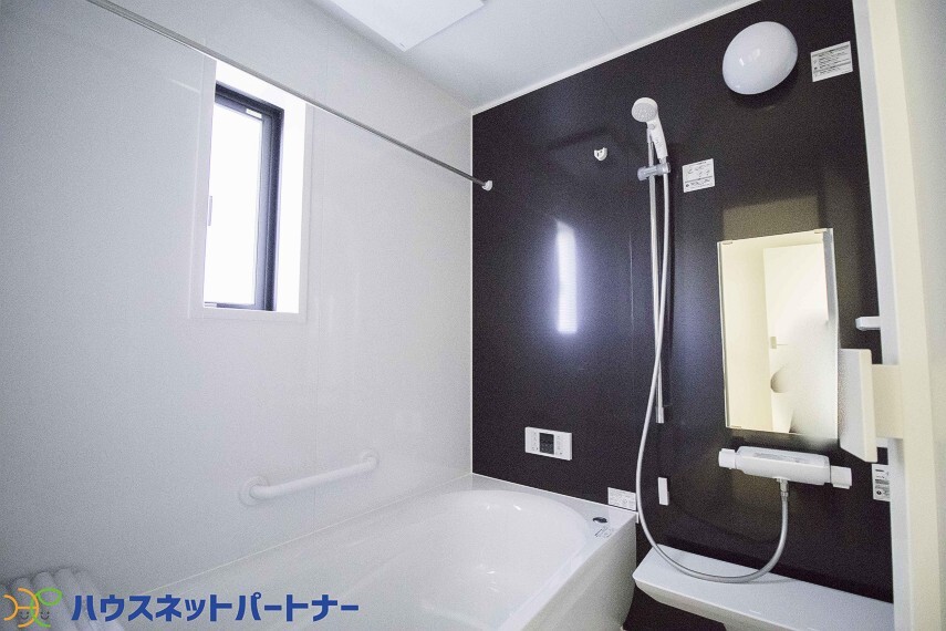 パネルからワンタッチで自動的にお湯張りができる設備。お風呂のお湯がたまったかどうかいちいち浴室へ確認に行かずにすみ、うっかりお湯を溢れさせてしまうこともなくなります。