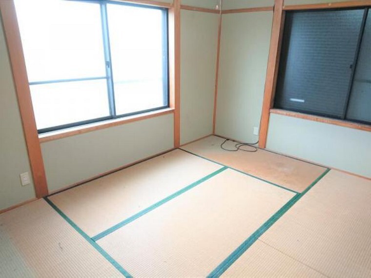 リフォーム中 2階北東側6帖洋室 和室6帖から洋室6帖に変更 室内には2面の窓があり明るく広々とした印象のお部屋。ご夫婦の寝室にいかがですか?