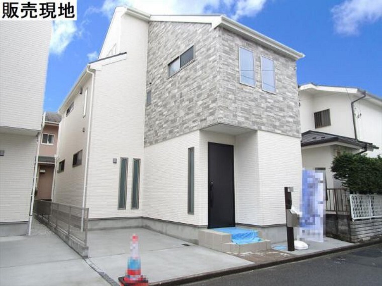 現況外観写真 白を基調にした明るい外観