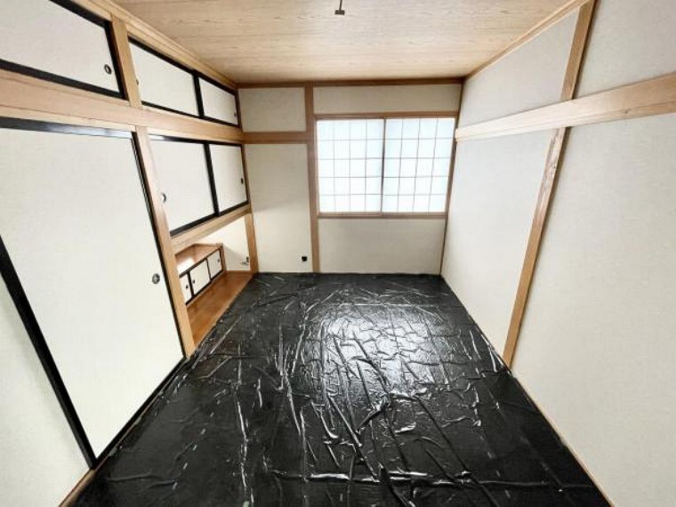 【リフォーム中5/29更新】2階6帖和室です。畳は表替えをしました。日焼けしないようにシートで保護しています。障子襖の張替、クロスの張替を行いました。