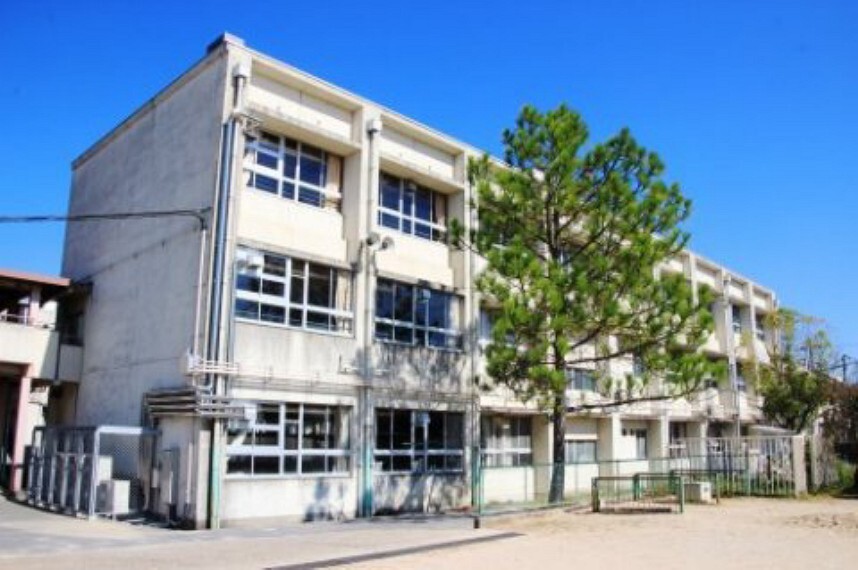 小学校 【小学校】京田辺市立草内小学校まで374m
