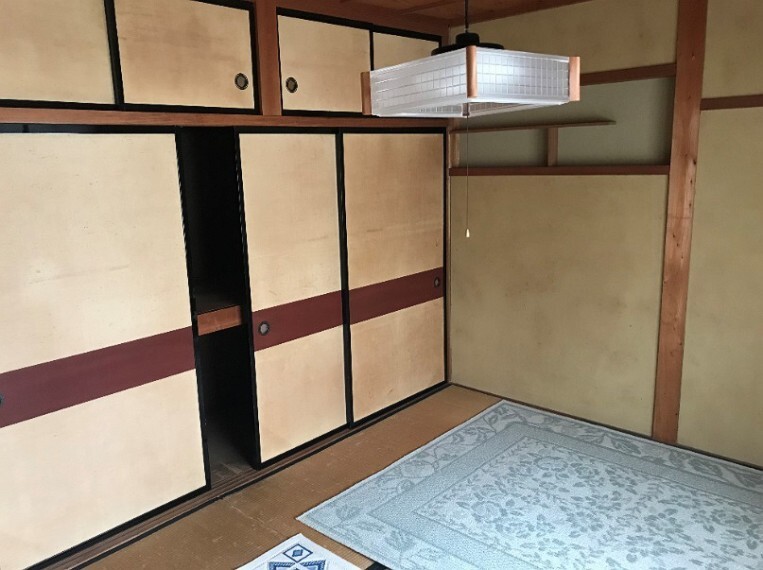 和室です。押し入れがあるので収納もたくさんとれます。