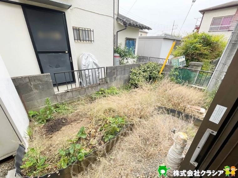 庭 専用のお庭は、癒しを与えてくれるプライベート空間です(2021年5月撮影)